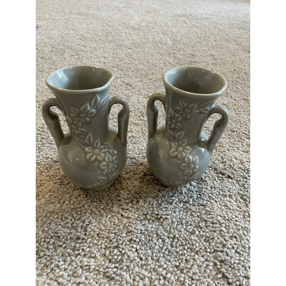 2 Vintage Shawnee Light Gray Floral‎ Vase 875 Daisy Chain Two Handles USA 5